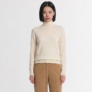 Club Monaco ivory Turtleneck wool Sweater